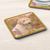 Dessous-de-verre Le merveilleux Goldendoodle dans un champ de fleur (Côté gauche)