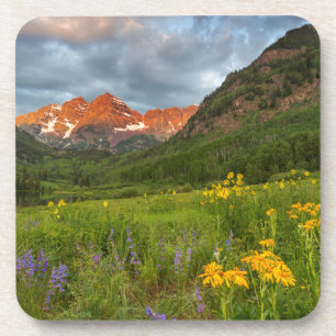 Dessous-de-verre Maroon Bells se reflètent dans le lac Maroon calme
