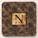 Dessous-de-verre Monogramme Animal Tiger Imprimer Or Elégant Métall<br><div class="desc">Magnifique centre métallique en faux or et dessous de verre d'impression Tiger. Ajoutez votre monogramme et il est sur-le-dessus élégant et chic. Le cadeau personnalisé parfait pour toute personne sur votre liste. Ils font une grande douche nuptiale et des cadeaux de mariage.</div>