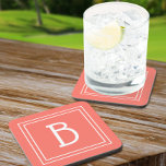 Dessous-de-verre Monogramme moderne Modèle initial Corail simple<br><div class="desc">Monogramme personnalisé moderne & élégant ajouté au dessous de verre motif de style chic et moderne en corail doux et blanc. Super idée cadeau ! Customisez facilement avec l'outil de design pour en faire votre propre ! Contactez-moi à l'adresse beachpausedesigns@gmail.com si vous avez besoin d'aide ou si vous avez des...</div>