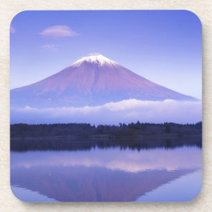 Dessous-de-verre Mont Fuji avec nuage lenticulaire, lac Motosu,