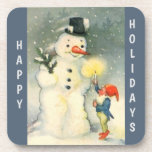 Dessous-de-verre Noël à Snowman et aux elfes<br><div class="desc">Dans ce dessous de verre de fête,  un des elfes de Père Noël tient une bougie allumée pour qu'un bonhomme de neige puisse voir cette délicieuse image d'art de l'époque victorienne. Très mignon ! Assurez-vous de voir les produits correspondants dans notre magasin. Célébrez les Fêtes de la manière désuète!</div>