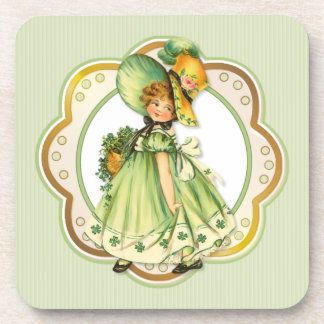 Dessous-de-verre Promenade de la fille au trèfle irlandais