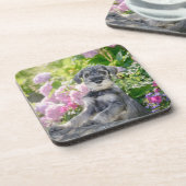 Dessous-de-verre Puppy de Schnauzer dans un Flowering Garden - (Côté gauche)