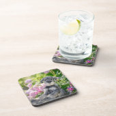 Dessous-de-verre Puppy de Schnauzer dans un Flowering Garden - (Côté Droit)