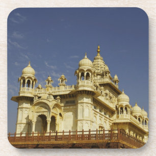 Dessous-de-verre Rajasthan, Inde : Une femme debout dans un acciden