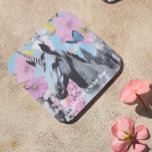 Dessous-de-verre Retro Coquette Pink et Blue Unicorn Collage<br><div class="desc">Ajoutez une touche de fantaisie à votre espace grâce à ce design esthétique coquette qui présente une licorne majestueuse sur fond de rêve de rose pastel et de fleurs. Le collage rétro combine une créature magique avec des éléments artistiques audacieux, créant un visuel enchanteur. Parfait pour ajouter un charme ludique...</div>