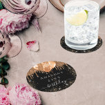 Dessous-de-verre Rond En Papier Anniversaire de la fête de l'or noir parties scint<br><div class="desc">Pour une soirée d'anniversaire élégante de 21e (ou tout âge). Un arrière - plan noir chic. Décoré avec des gouttes de parties scintillant en faux or foncé,  l'aspect de la peinture goutte à goutte,  la poussière de parties scintillant et les ballons. Personnalisez et ajoutez le nom et l'âge 21.</div>