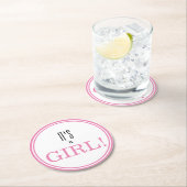 Dessous-de-verre Rond En Papier C'est une fille ! Faire-part bébé rose moderne (En situation)