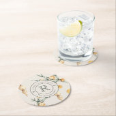 Dessous-de-verre Rond En Papier Charme d'hiver chaud : Aquarelle chic Monogramme (En situation)