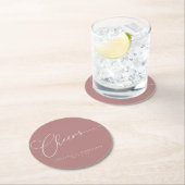 Dessous-de-verre Rond En Papier Cheers Minimum Dusty Script Rose personnalisé mari (En situation)