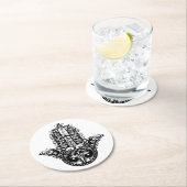 Dessous-de-verre Rond En Papier Conception décorative de Hamsa (En situation)