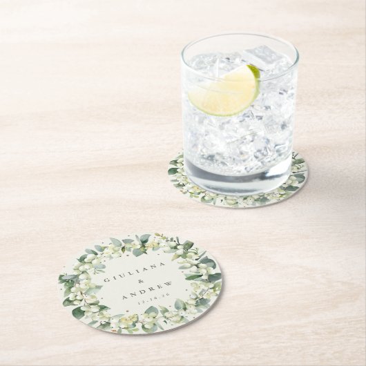 Dessous-de-verre Rond En Papier Crème Snowberry & Eucalyptus Mariage d'hiver (En situation)