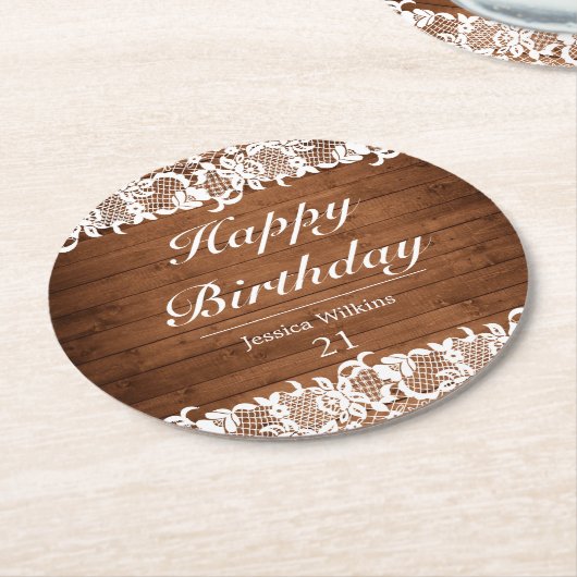 Dessous-de-verre Rond En Papier Dentelle rustique et blanche Joyeux anniversaire (Incliné)