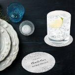 Dessous-de-verre Rond En Papier Douche nuptiale argent confetti élégant<br><div class="desc">Pour une douche nuptiale moderne,  élégante et minimaliste. Arrière - plan à l'aspect argent faux décoré de confettis. Personnalisez et ajoutez une date et un nom. Lettres noires.</div>