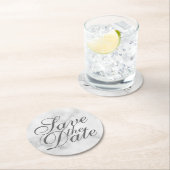 Dessous-de-verre Rond En Papier Élégant mariage Marbre blanc Enregistrer la date (En situation)