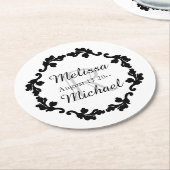 Dessous-de-verre Rond En Papier Élégant monogramme mariage noir blanc gris (Incliné)