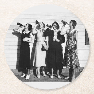 Dessous-de-verre Rond En Papier Femmes buvant de la bière Photographie ancienne Bi