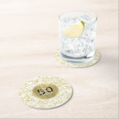 Dessous-de-verre Rond En Papier Glam en or blanc Confetti 50e anniversaire (En situation)