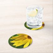 Dessous-de-verre Rond En Papier Hélénium de marguerite jaune (En situation)