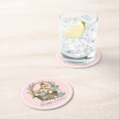 Dessous-de-verre Rond En Papier Joyeux lapin de Pâques rose (En situation)