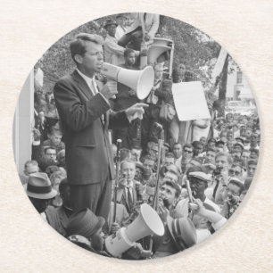 Dessous-de-verre Rond En Papier Le sénateur Robert Kennedy en campagne pour le pré
