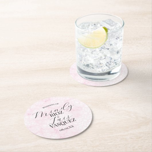 Dessous-de-verre Rond En Papier Mariage Abstrait Rose Script Noir (En situation)