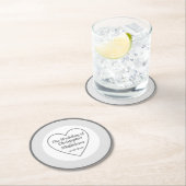 Dessous-de-verre Rond En Papier Mariage gris argent simple et blanc (En situation)