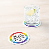 Dessous-de-verre Rond En Papier Me Demandez-Moi Mon Pronoun ? (En situation)