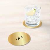Dessous-de-verre Rond En Papier Monogramme Elegant moderne Modèle d'apparence or (En situation)