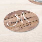 Dessous-de-verre Rond En Papier Monogramme Mariage en bois de grange rustique (Incliné)
