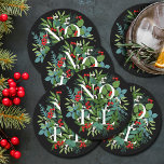 Dessous-de-verre Rond En Papier NOEL Berries Vacances vertes Noires<br><div class="desc">Le mot NOEL parmi les feuilles d'hiver et les baies sur un arrière - plan noir (ou toute couleur),  ces dessous de verre en papier sont élégants pour toute occasion de Noël de vacances. CORRESPONDRE des articles dans notre magasin.</div>
