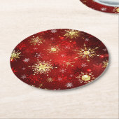 Dessous-de-verre Rond En Papier Noël Golden Snowflakes sur Arrière - plan rouge (Incliné)