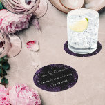 Dessous-de-verre Rond En Papier Parties scintillant violet noir m mme coeur mariag<br><div class="desc">Un arrière - plan noir décoré de faux parties scintillant violets brille. M. Mrs a écrit avec un coeur. Personnalisez et ajoutez vos noms et la date du mariage.</div>
