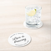 Dessous-de-verre Rond En Papier Réception de mariage Modern Love Is Brewing (En situation)