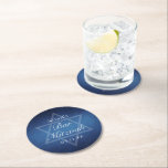 Dessous-de-verre Rond En Papier Star bleue moderne de David Formal Bar Mitzvah Par<br><div class="desc">De belles nuances profondes de bleu foncé créent une texture comme de l'eau sur ce dessous de verre de papier officiel Bar Mitzvah parti. Élégant script blanc minimaliste sur une fête de décoration en faveur avec le nom de votre fils sur la subtile étoile de David pour célébrer l'âge de...</div>