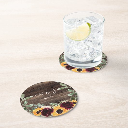 Dessous-de-verre Rond En Papier Tournesol Roses Grange bois Monogramme Mariage (En situation)