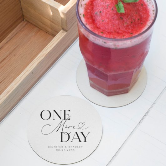 Dessous-de-verre Rond En Papier Une répétition Mariage de jour de plus blanc