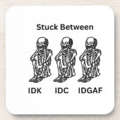 Dessous-de-verre Skeletons coincés entre IDK, IDC, IDGAF sur un (Devant)