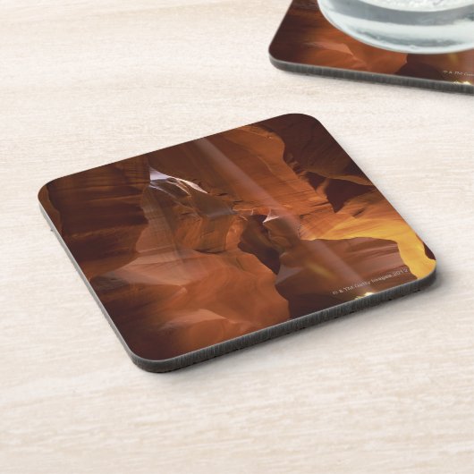 Dessous-de-verre Sunbeam frappant l'amarante sur le plancher de (Côté gauche)