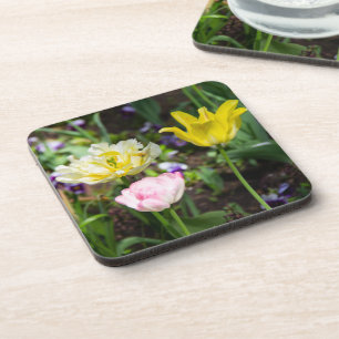 Dessous-de-verre Tulipes blanches, roses et jaunes dans le jardin