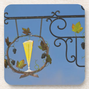 Dessous-de-verre Un panneau en fer forgé qui illustre le thème