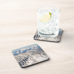 Dessous-de-verre Une vue pittoresque des montagnes et des arbres de