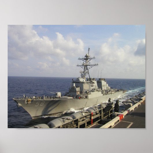 Destroyer naast poster (Voorkant)