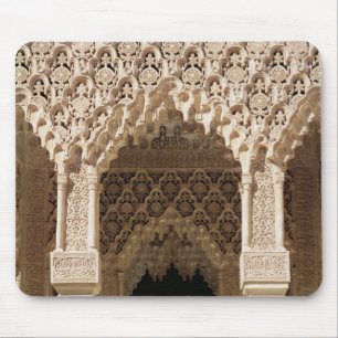 Detail van een galerijboog van het Hof Muismat