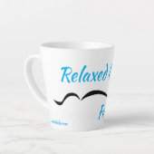 Détendez-vous & Forward Latte Mug par Anna Blake. (Angle gauche)