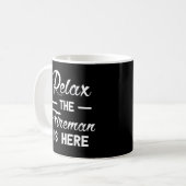 Détendez-Vous Le Pompier Est Ici Café Mug (Devant gauche)