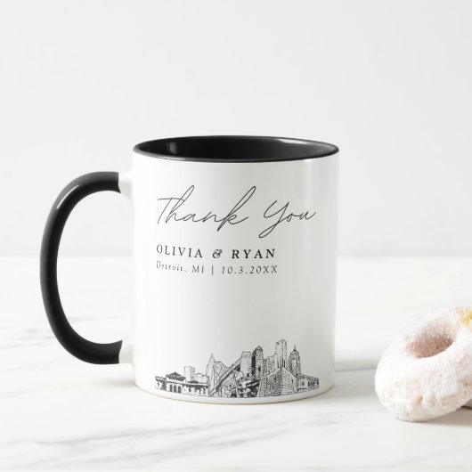 Detroit Skyline Croquis Simple Mug de mariage pers (Avec donut)