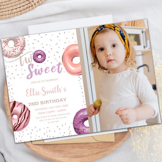 Deux beignets roses doux photo Invitations d'anniv