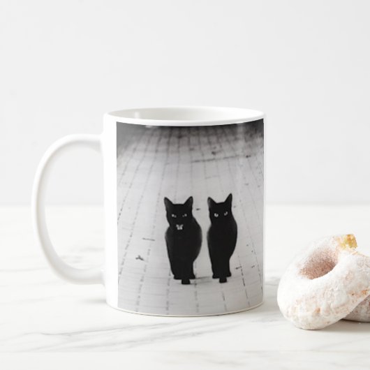 Deux chats noirs classique Mug de café (Avec donut)